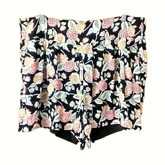 TORRID Women's Black Loose fit  Paisley Floral Gauzy Shorts Plus Size 2X - Picture 4 of 12